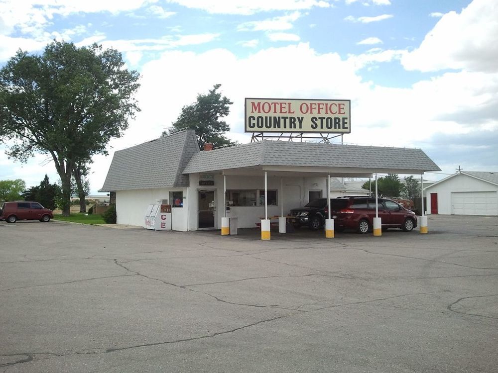 Country Manor Motel Watkins Exterior foto