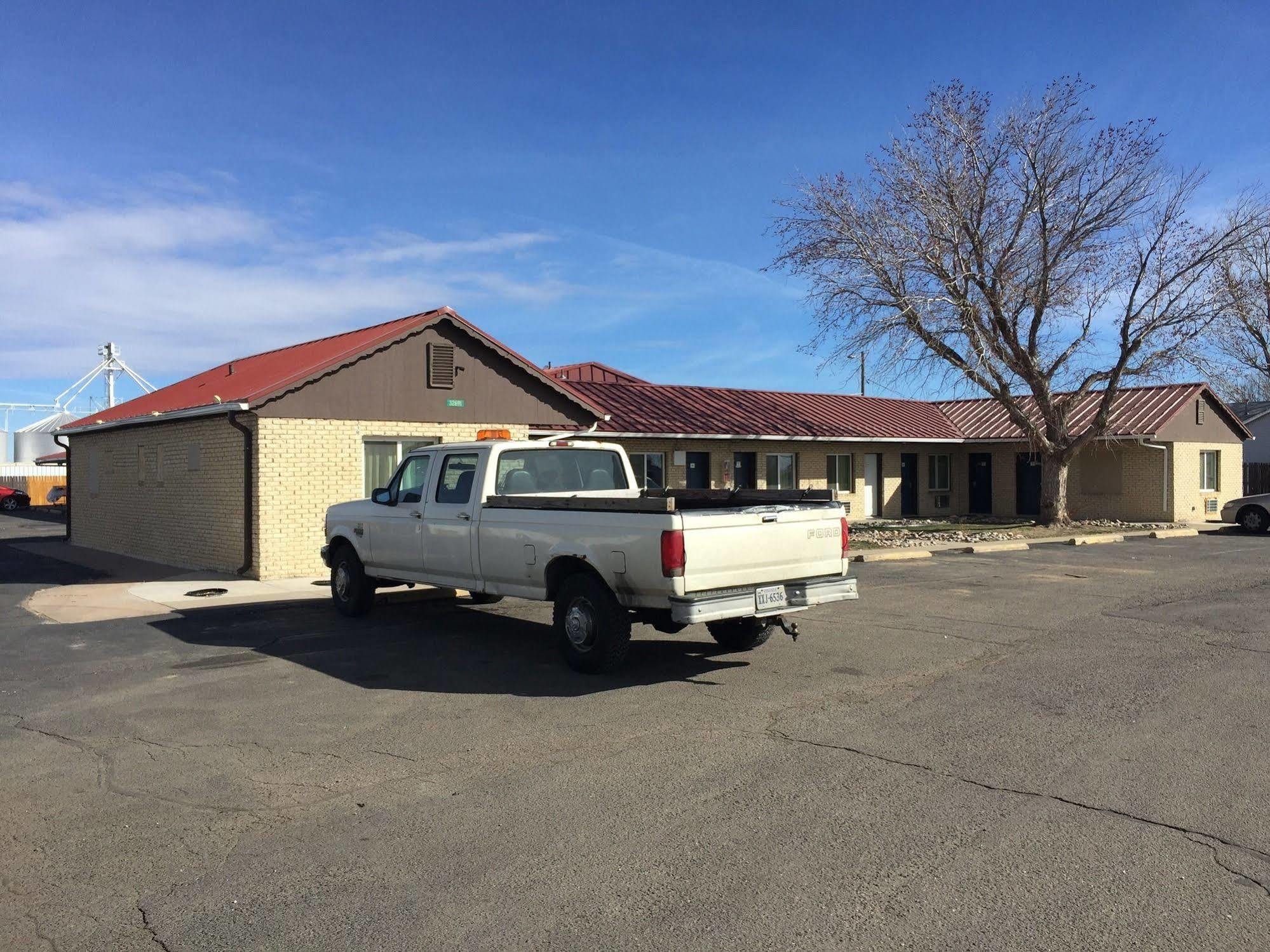 Country Manor Motel Watkins Exterior foto