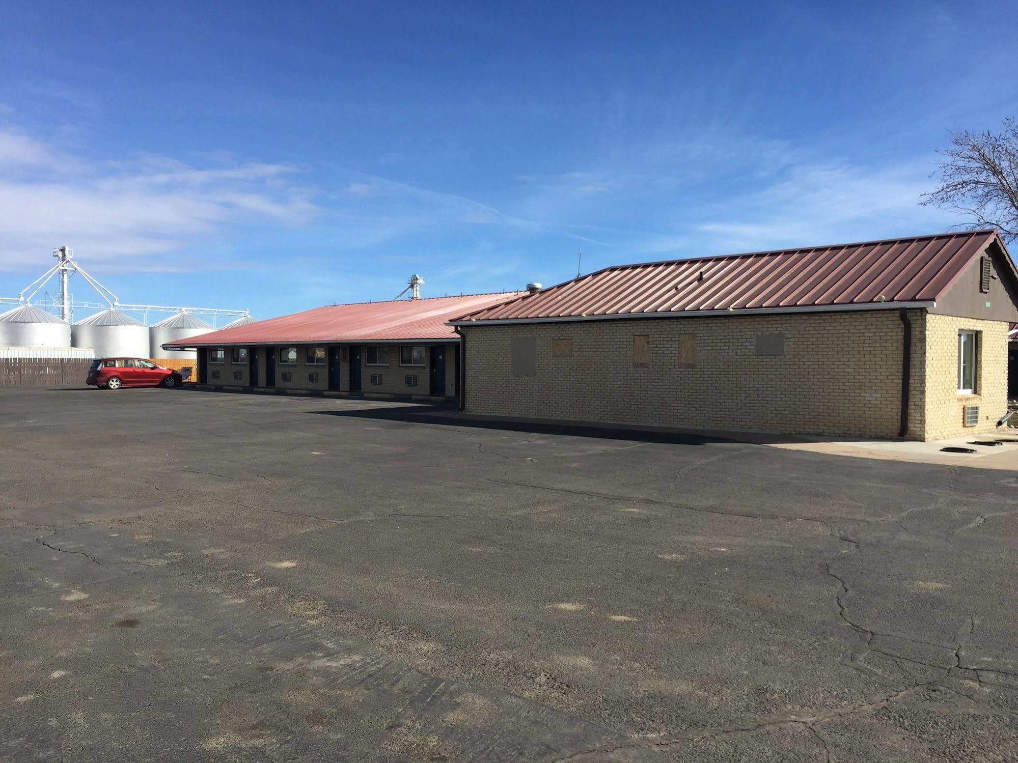 Country Manor Motel Watkins Exterior foto