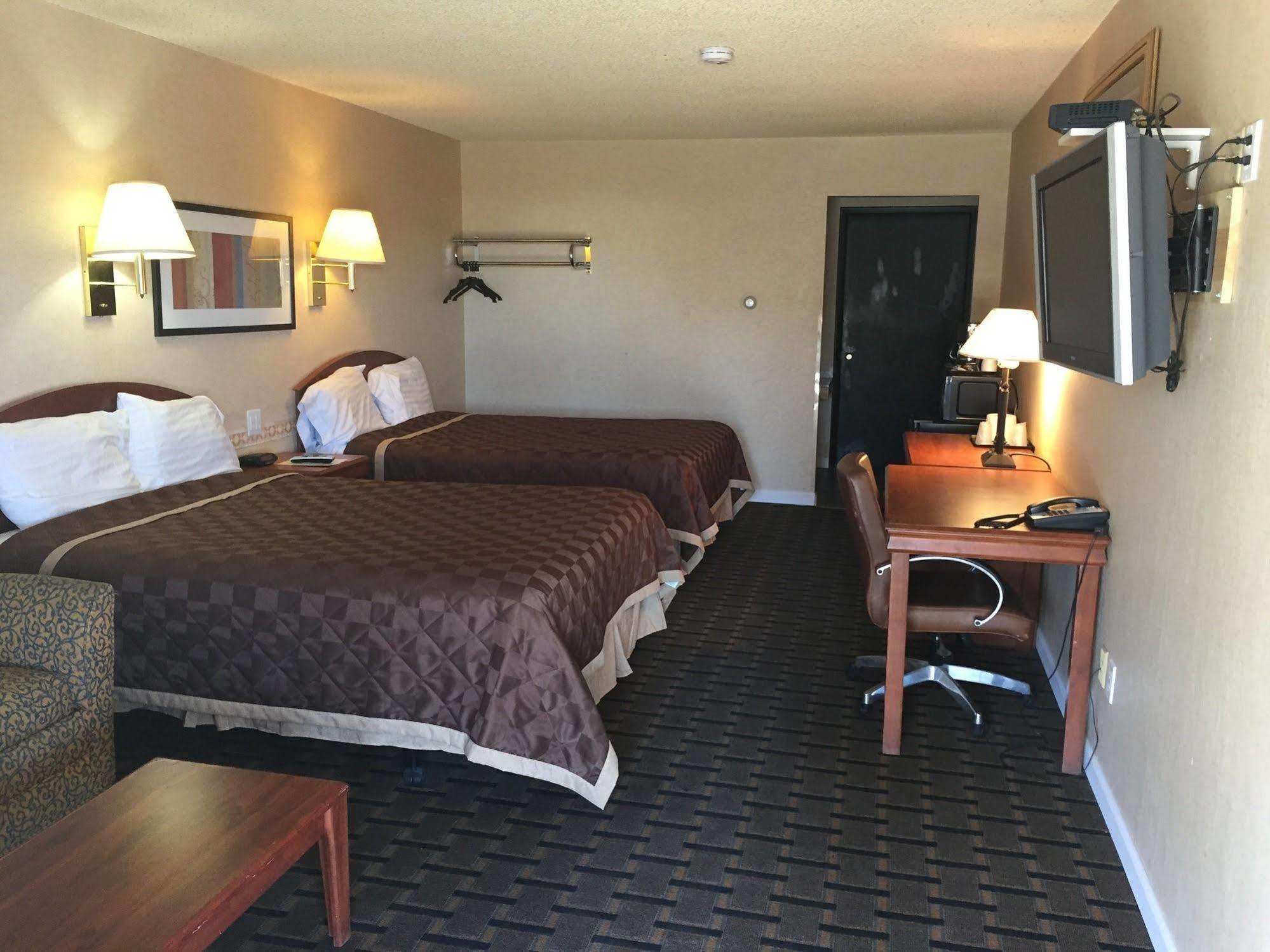 Country Manor Motel Watkins Exterior foto