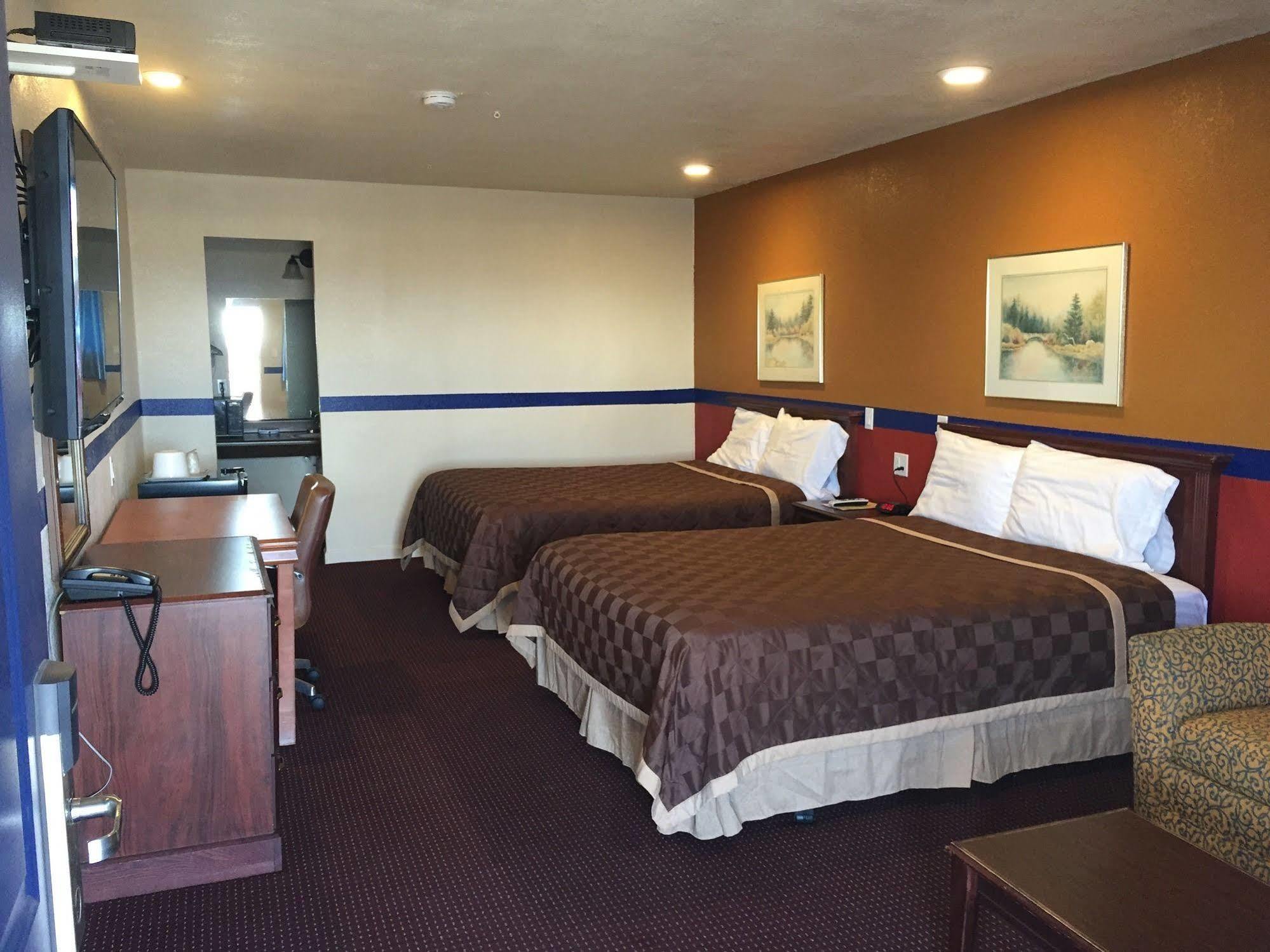 Country Manor Motel Watkins Exterior foto